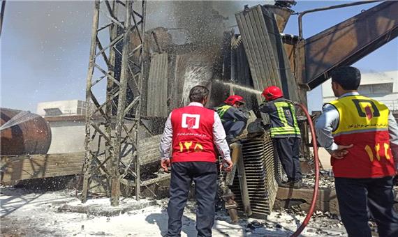 آتش‌سوزی در نیروگاه زرگان اهواز؛ مصدومیت یکی از آتش‌نشانان