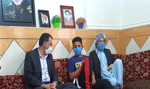 عیادت رئیس مجمع نمایندگان خوزستان از نوجوان آسیب‌دیده در حادثه غیزانیه