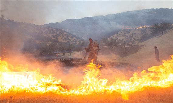 درخواست بالگرد آبپاش برای مهار آتش‌سوزی کوه شوایی اندیکا