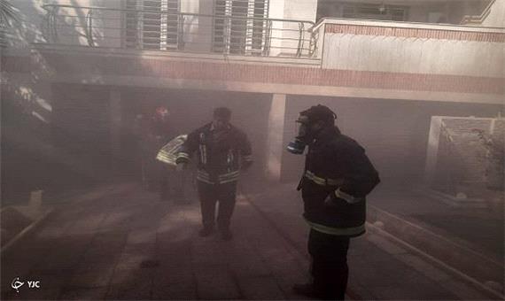 نجات 23 شهروند اهوازی از میان دود و آتش مجتمع مسکونی