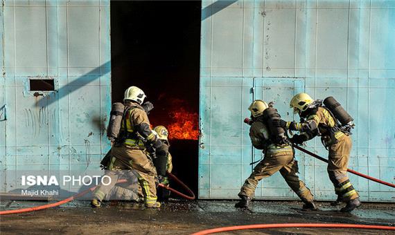 واحد آروماتیک پتروشیمی بندر امام در آتش / ادامه تلاش برای اطفای حریق