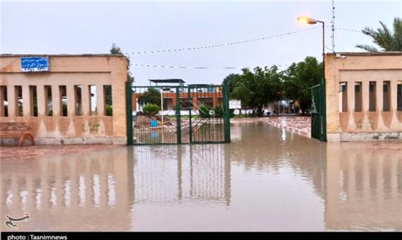 بارش باران ورودی بیمارستان شهرستان رامشیر خوزستان را مسدود کرد+تصویر