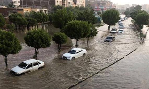تعطیلی اداره‌های دولتی بندر امام‌خمینی (ره) به علت آبگرفتگی