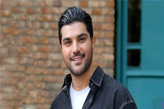 کفش میلیونیِ سینا مهراد در اینترنت غوغا کرد!