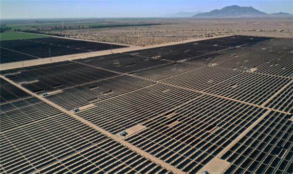 ساخت یک مزرعه بزرگ خورشیدی در صحرای کالیفرنیا