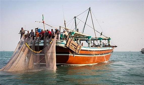توقیف 18 لنج صید ترال در آب‌های خوزستان