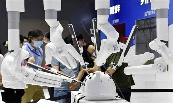 عرضه یک ربات پیشرفته برای انجام جراحی‌های زنان و زایمان