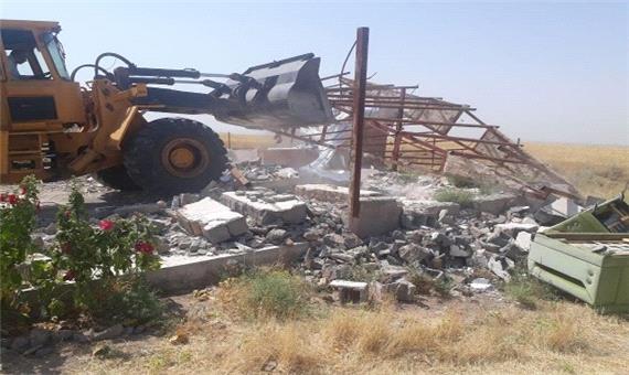 سازه‌های غیرمجاز در زمین‌های دزفول تخریب شدند