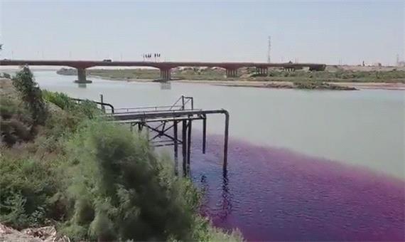 آلودگی صنعتی، رنگ رودخانه کارون را قرمز کرد
