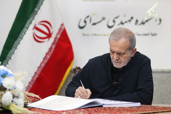پزشکیان: تنها جرم دانشمندان شهید ما این بود که می‌خواستند ایران را به قله‌های دانش و پیشرفت برسانند