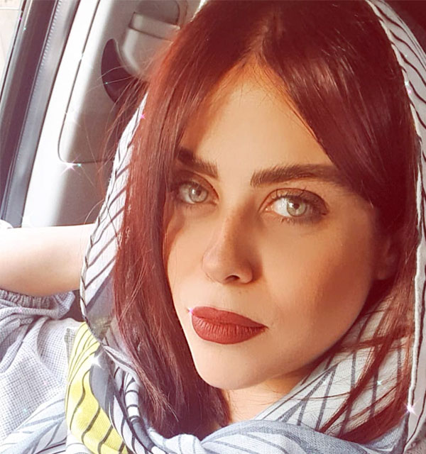 چهره ها/ استایل ساده و تابستانه الهام اخوان در یک عکس هنری