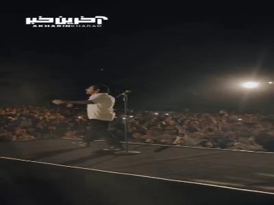 همخوانی مخاطبان با رضا بهرام در کنسرت نیاوران