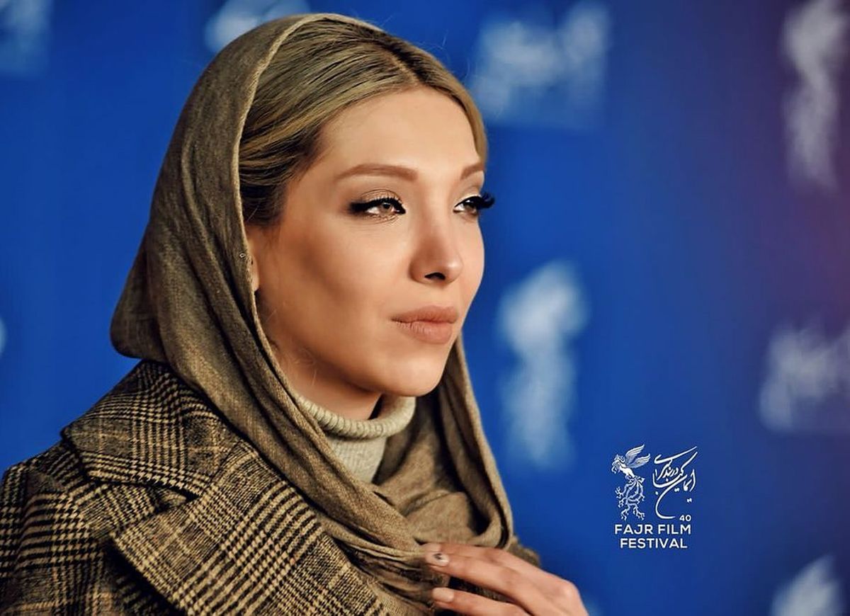 تشویق پدر و مادر صدف اسپهبدی در جشن منتقدان سینما