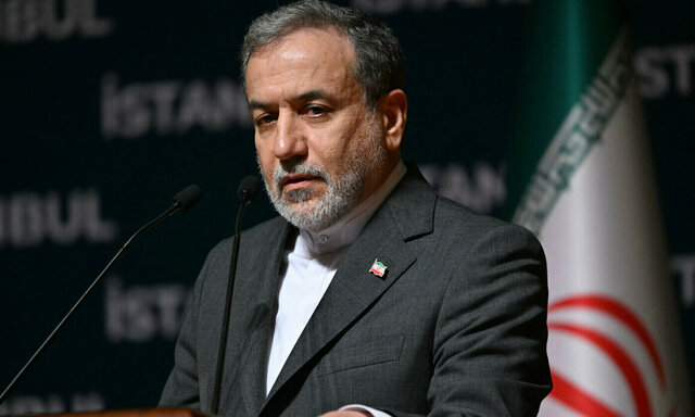 عراقچی: در موضوع همبستگی مسلمانان، نمی‌توانیم از مردم مظلوم فلسطین غافل بمانیم