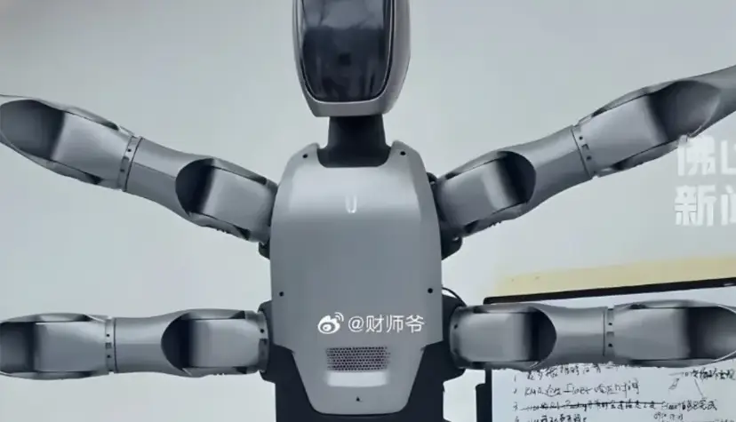 ربات چرخ‌دار Miro U با ۶ دست متحرک معرفی شد