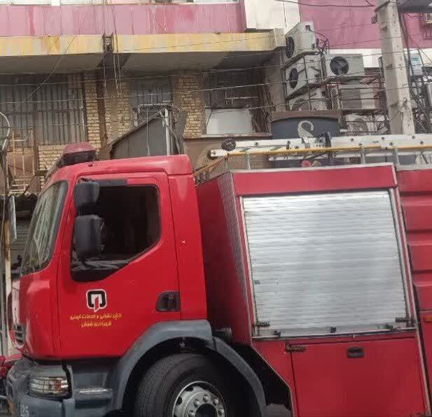 مهار سریع آتش‌سوزی در مجتمع تجاری مسکونی در شوش