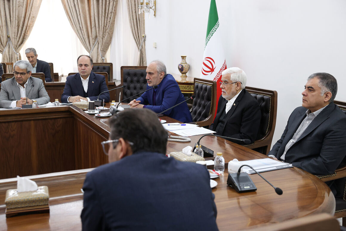 تصویب طرح‌های راهبردی صنعت نفت برای افزایش تولید در شورای اقتصاد