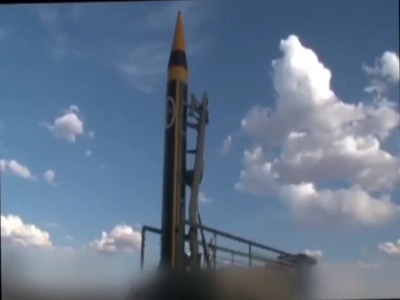 نمایی از استقرار موشک پیشرفته خرمشهر-۴