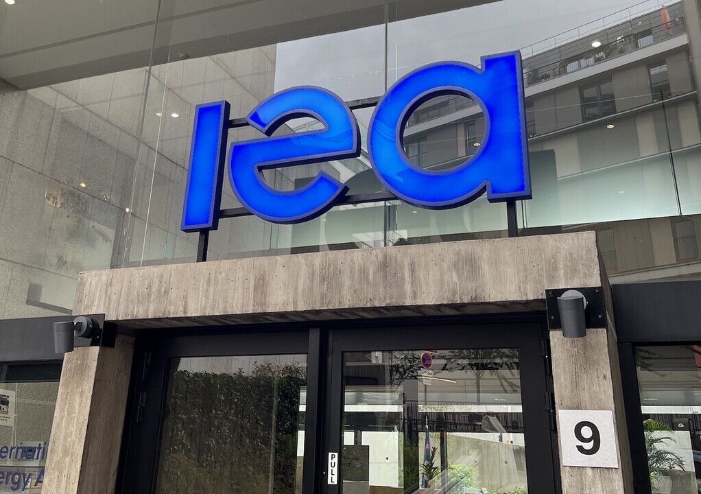 تقاضای جهانی نفت به‌دلیل افزایش قیمت‌ها کاهش می‌یابد