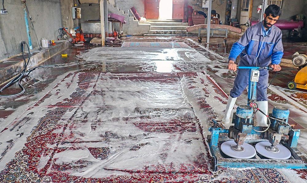 قالیشویی‌های غیرمجاز و وانت‌بار‌های فرش معضلی جدی در اهواز