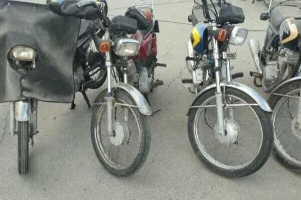 کشف ۱۰ دستگاه موتورسیکلت سرقتی در یک روز توسط پلیس شادگان