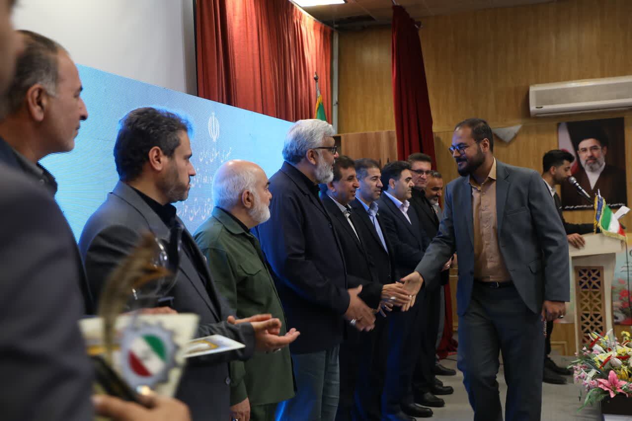 تجلیل از کارگران نخبه و واحد‌های نمونه خوزستان در جشنواره امتنان