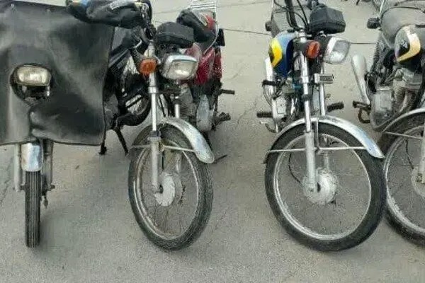 کشف ۱۰ دستگاه موتورسیکلت سرقتی در یک روز توسط پلیس شادگان