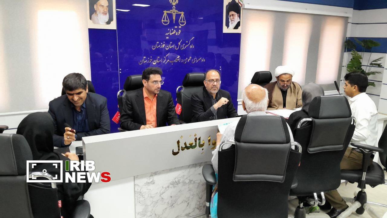 رسیدگی به درخواست‌های مراجعه کنندگان در دیدار مردمی دادستان مرکز خوزستان