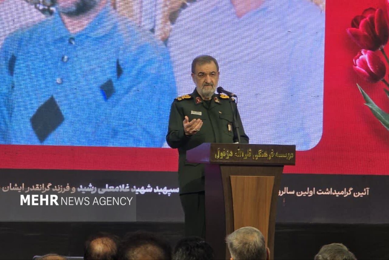 محسن رضایی: ترامپ حتی از مذاکره با ایران می‌ترسد