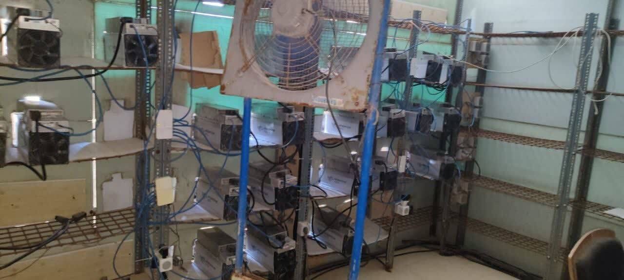 کشف ۳۱ دستگاه رمز ارز غیر مجاز در شهرک صنعتی آبادان