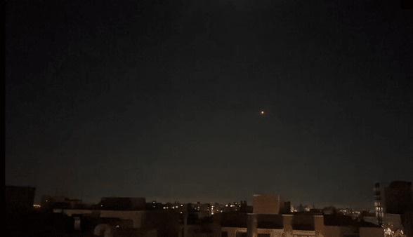 حمله شبانه دشمن آمریکایی به چند استان کشور/ پدافند در تهران فعال شد