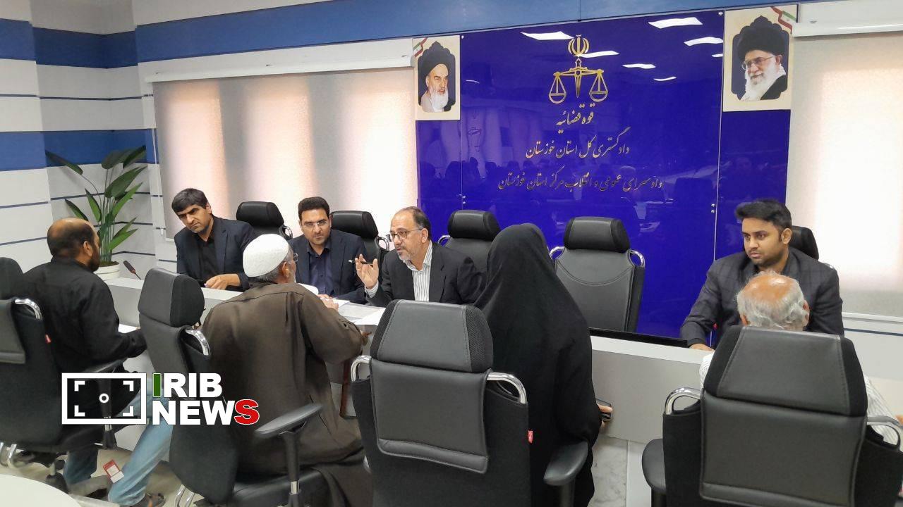 رسیدگی بی واسطه به درخواست‌ها در دیدار مردمی با دادستان مرکز خوزستان
