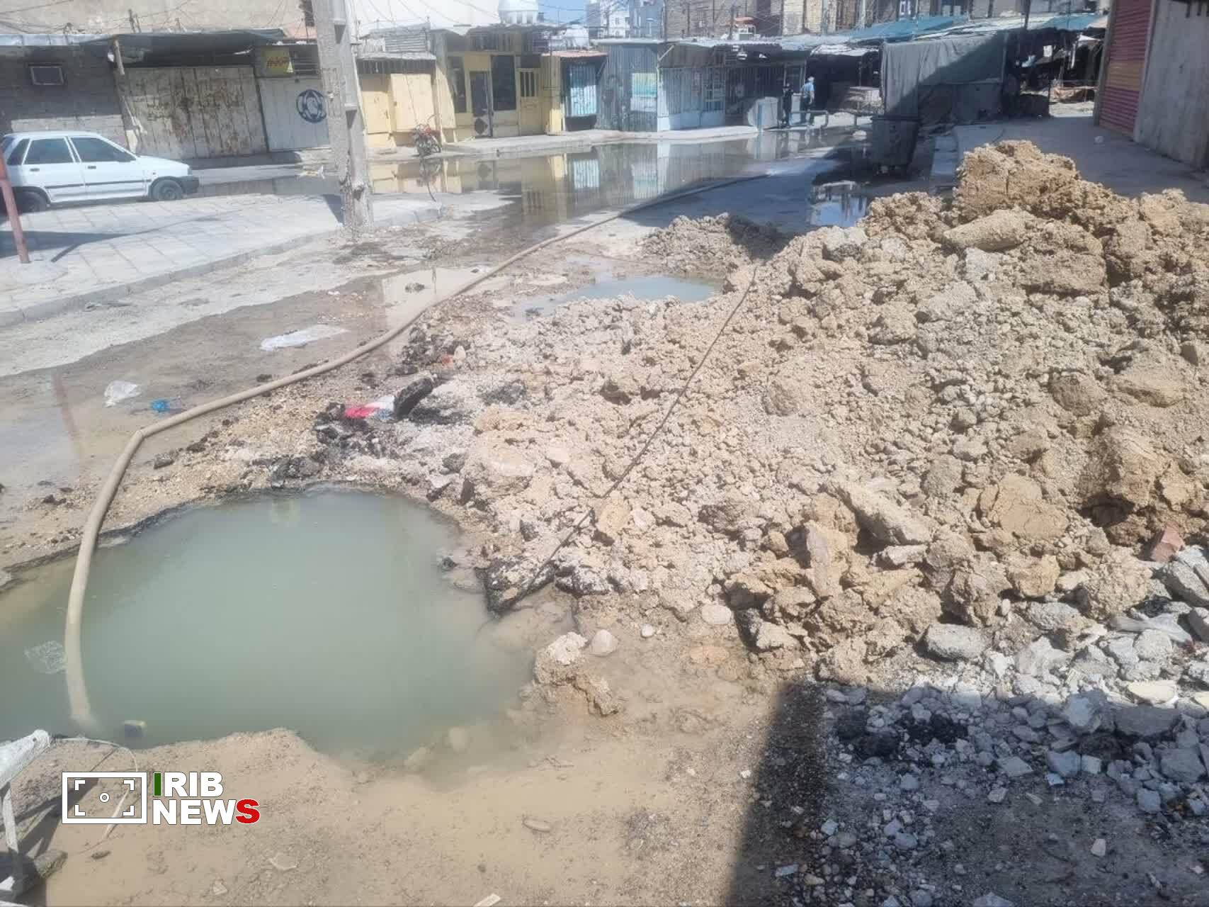 حفاری غیرمجاز برای انشعابِ غیرقانونی آب، علت شکستگی لوله آب در بندر امام خمینی
