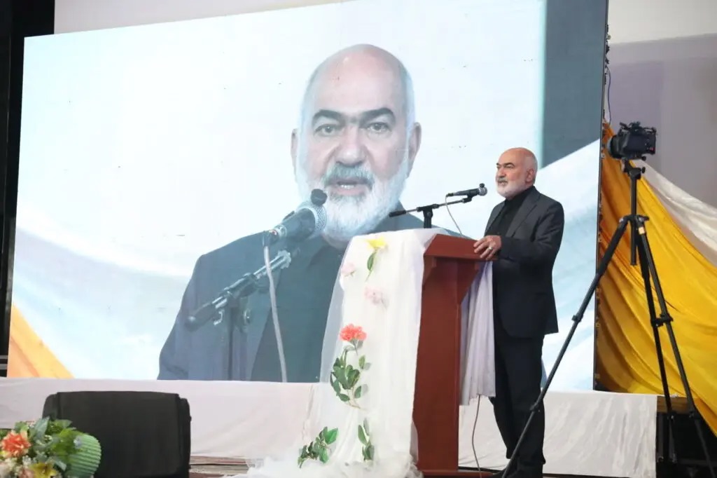 آینده کشور در دستان دانش‌آموزانی است که با قرآن، عترت و نماز مأنوس هستند
