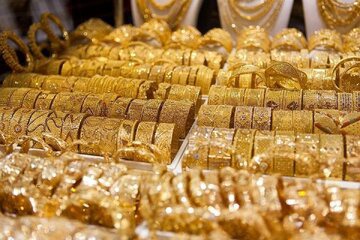 طلا از اوج دو ماهه عقب نشست