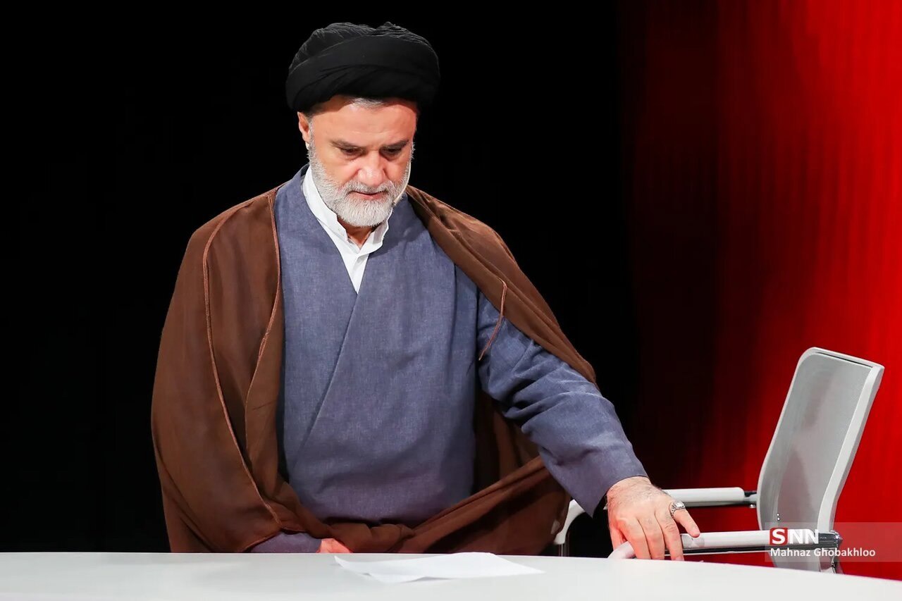 ادعای عجیب نبویان: عراقچی از دستور صریح رهبر مبنی بر انحصار ایران در مدیریت تنگه هرمز تخلف کرده است! | آخرین خبر