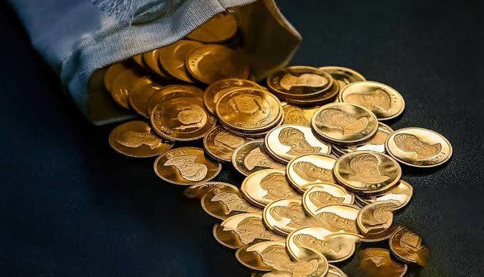 افت قیمت ها در بازار سکه و طلا؛ دلار عقب نشینی کرد
