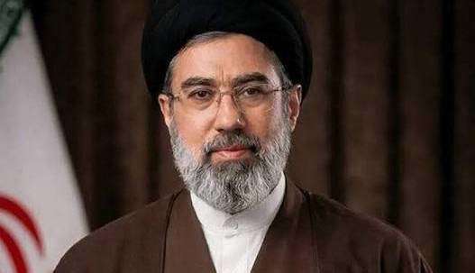 تصاویر دیده نشده از رهبر انقلاب در جریان عیادت ۲ سال پیش از جانبازان پیجری حزب‌الله لبنان