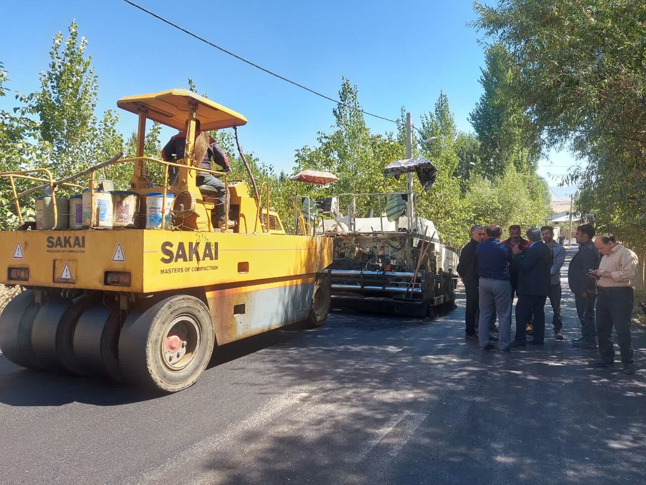 عملیات آسفالت معابر ۱۱ روستای خلخال آغاز شد