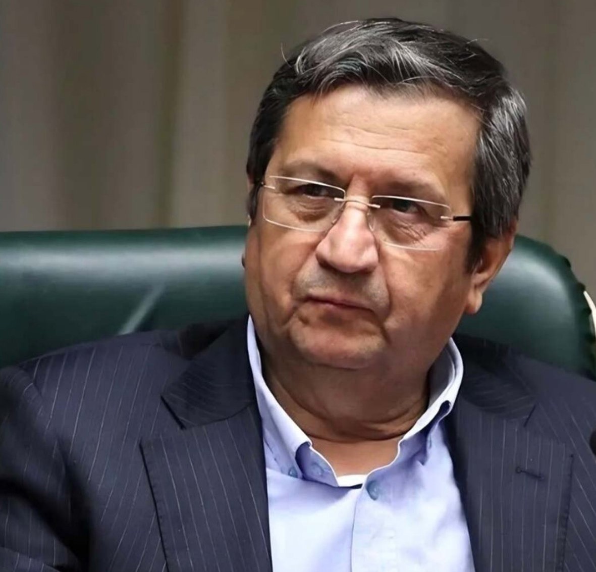 همتی: فروپاشی اقتصادی با بیانیه سیاسی محقق نمی‌شود