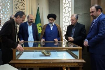 دیوان حافظ با قدمت ۴ قرن در کتابخانه حرم رضوی رونمایی شد
