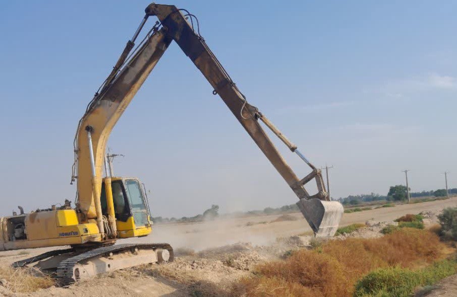 آغاز عملیات لایروبی زهکش‌های درجه ۳ شهرستان هندیجان