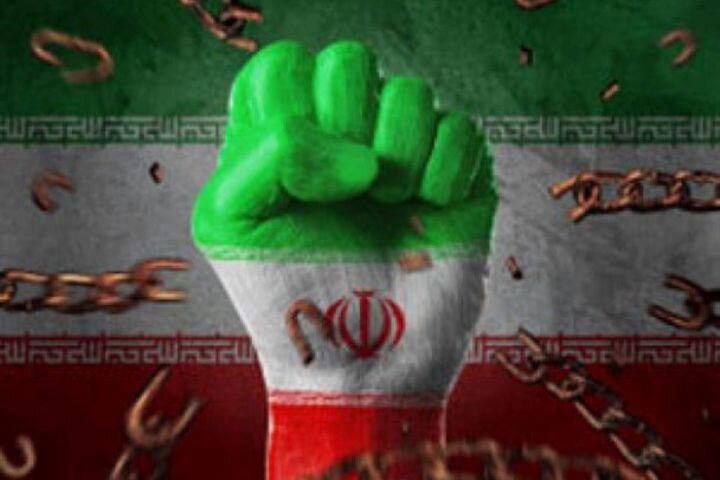 دشمن به دنبال تغییر رفتار جامعه برای ضربه به ساختار انقلاب است