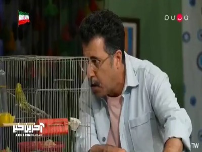 جناب خان دوباره یک خطایی کرده که بخاطرش مرغ عشقو تهدید میکنه که اونو لو نده
