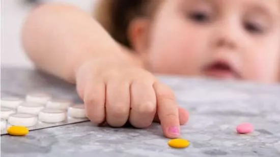 راهکار‌های مقابله با مسمومیت دارویی در کودکان را بدانیم